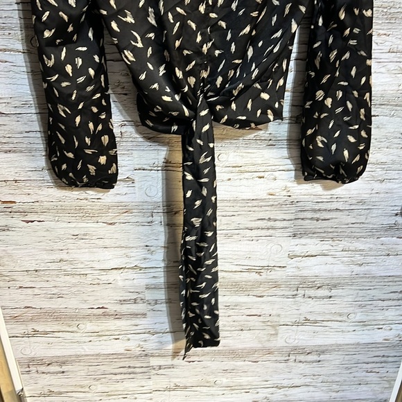 Miley & Molly  blouse size large NWT - Picture 8 of 9